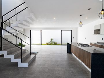 CASA NUEVA, MODERNA EN VENTA LOMALTA, MORELIA CASA CLUB, GIMNASIO, CANCHAS, ETC.