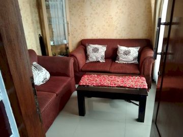RUMAH DI JUAL BANGUNAN LUAS TANAH LUAS DEKAT PERBELANJAAN DAN PENDIDIKAN SIAP HUNI BERSAMA KELUARGA TERCINTA