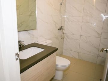 Mandani Bay Studio unit for sale in Cebu City Brand New