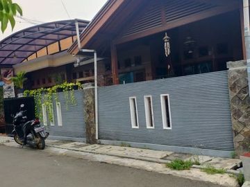 Rumah two in one luas tanah 2 rmh jdi 1 di wisma asri