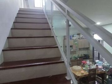 Rumah di Meruyung, Bagus 2Lt, Semi Furnish, Hoek, di Pelita