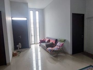 Rumah di Meruyung, Bagus 2Lt, Semi Furnish, Hoek, di Pelita