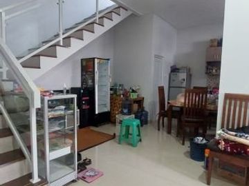 Rumah di Meruyung, Bagus 2Lt, Semi Furnish, Hoek, di Pelita