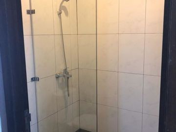 Rumah minimalis ada kolam renang dijalan ciniru