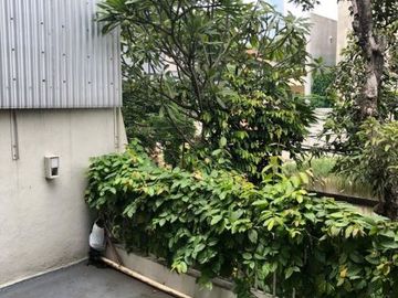 Rumah minimalis ada kolam renang dijalan ciniru