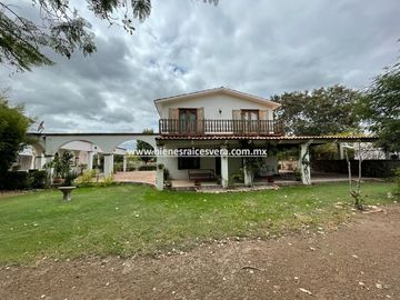 CASA EN VENTA EN TEQUISQUIAPAN EN GRANJAS RESIDENCIAL ELVI