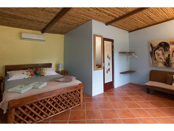 VENTA HOTEL CABAÑAS TURISTICAS VALLE DE ANTON CERCA A LA PLAYA  CV
