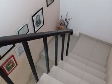 Rumah 2 lantai dalam komplek cinere delta residence
