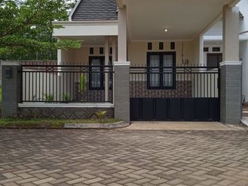 rumah dekat dengan jalan raya area panjen 400 jt an