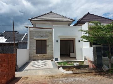 rumah dekat dengan jalan raya area panjen 400 jt an