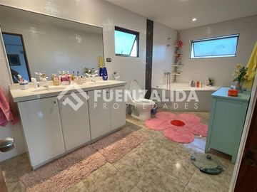 Casa en venta de 4 dorm. en La Serena