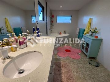 Casa en venta de 4 dorm. en La Serena
