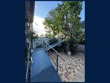 Casa en 2 Plantas y Local Comercial