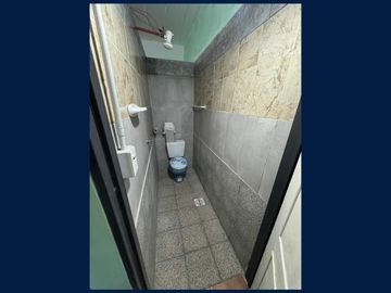 Casa en 2 Plantas y Local Comercial