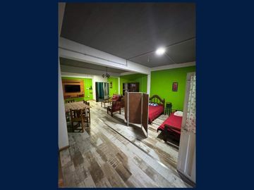 Casa en 2 Plantas y Local Comercial