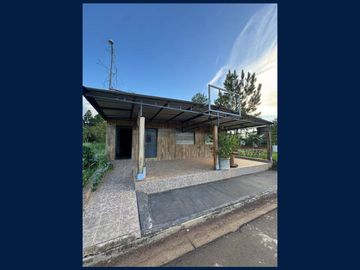 Casa en 2 Plantas y Local Comercial