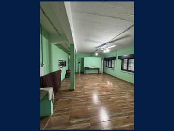 Casa en 2 Plantas y Local Comercial
