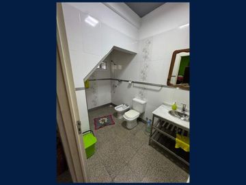 Casa en 2 Plantas y Local Comercial