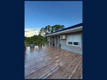 Casa en 2 Plantas y Local Comercial