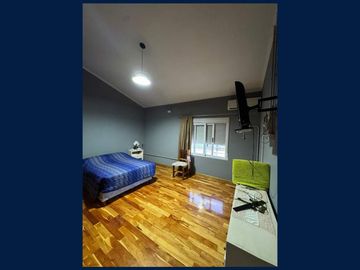 Casa en 2 Plantas y Local Comercial