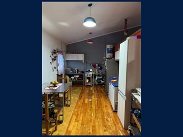 Casa en 2 Plantas y Local Comercial