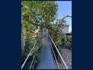 Casa en 2 Plantas y Local Comercial