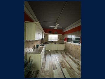 Casa en 2 Plantas y Local Comercial