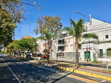 Casa de 3 ambientes en Devoto sobre Lote Propio c/ Dependencia mas Departamento de 2 ambientes