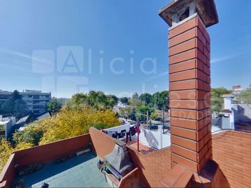 Casa de 3 ambientes en Devoto sobre Lote Propio c/ Dependencia mas Departamento de 2 ambientes