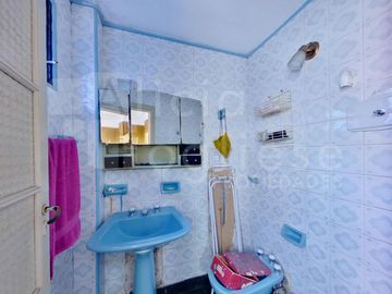 Casa de 3 ambientes en Devoto sobre Lote Propio c/ Dependencia mas Departamento de 2 ambientes