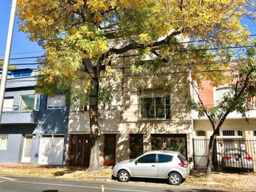 Casa de 3 ambientes en Devoto sobre Lote Propio c/ Dependencia mas Departamento de 2 ambientes