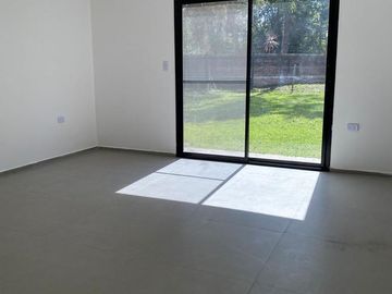 Venta - Casa 4 Ambientes - Campo Grande, Villa Rosa