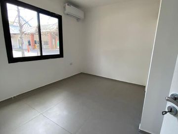 Venta - Casa 4 Ambientes - Campo Grande, Villa Rosa