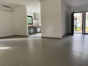 Venta - Casa 4 Ambientes - Campo Grande, Villa Rosa