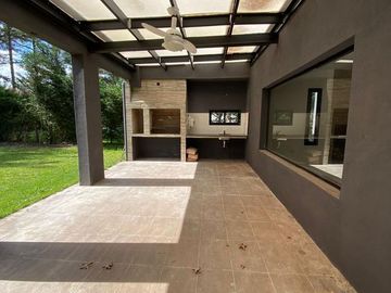 Venta - Casa 4 Ambientes - Campo Grande, Villa Rosa