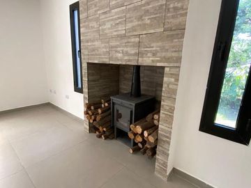 Venta - Casa 4 Ambientes - Campo Grande, Villa Rosa