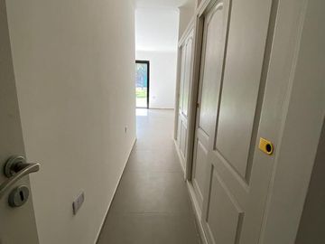 Venta - Casa 4 Ambientes - Campo Grande, Villa Rosa