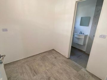 Venta - Casa 4 Ambientes - Campo Grande, Villa Rosa