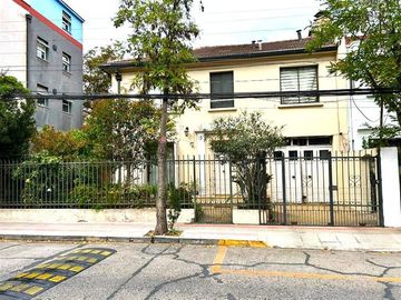 Casa en Venta en EMILIO DELPORTE, ANTONIO VARAS, MANUEL MONTT