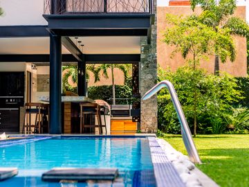 SE VENDE CASA EN CONDOMINIO EN Calle Paseo de los Tabachines 39-49, Fraccionamiento Los Tabachines, Cuernavaca, Morelos, 62498, MEX