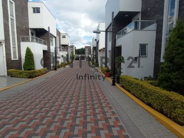 CASA EN LA ARMENIA CERCA PARQUE METROPOLITANO