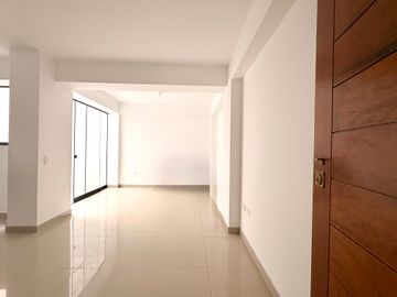 🏡 ¡Departamento de Estreno en 1er Piso con Amplio Patio! 🌿✨
Vive con comodidad y ubicación privilegiada en este moderno departamento de 70 m², ubicad