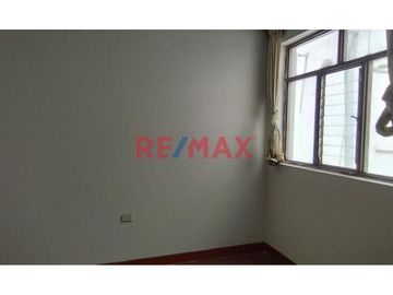 🌟 ¡Oportunidad única en Trujillo! 🌟

Descubre la casa ideal para tu familia o para un proyecto de inversión en la histórica y vibrante ciudad de Tru