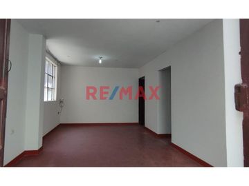 🌟 ¡Oportunidad única en Trujillo! 🌟

Descubre la casa ideal para tu familia o para un proyecto de inversión en la histórica y vibrante ciudad de Tru