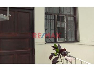 🌟 ¡Oportunidad única en Trujillo! 🌟

Descubre la casa ideal para tu familia o para un proyecto de inversión en la histórica y vibrante ciudad de Tru