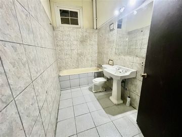 Casa en arriendo de 6 dorm. en Ñuñoa