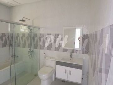 Classic Townhouse for Sale in Kamias near Mindanao Avenue PH1001