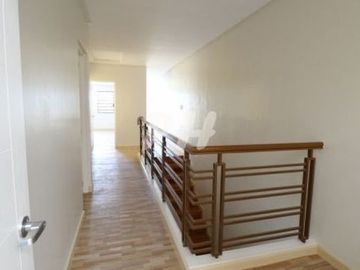 Classic Townhouse for Sale in Kamias near Mindanao Avenue PH1001