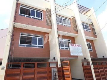 Classic Townhouse for Sale in Kamias near Mindanao Avenue PH1001