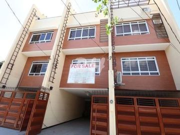 Classic Townhouse for Sale in Kamias near Mindanao Avenue PH1001